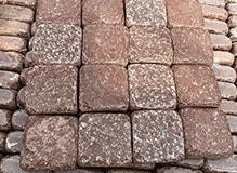 Брусчатка галтованная из лемизита, цвет-бордо, фото Купить Лемезит-брусчатка-галтованная, цвет-бордо в Великом Новгороде